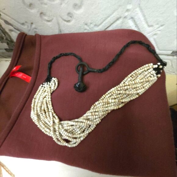 Elegant Multi-Layered Gold and Brown Necklace A Set of 3 Necklaces Vintage - Picture 3 of 16